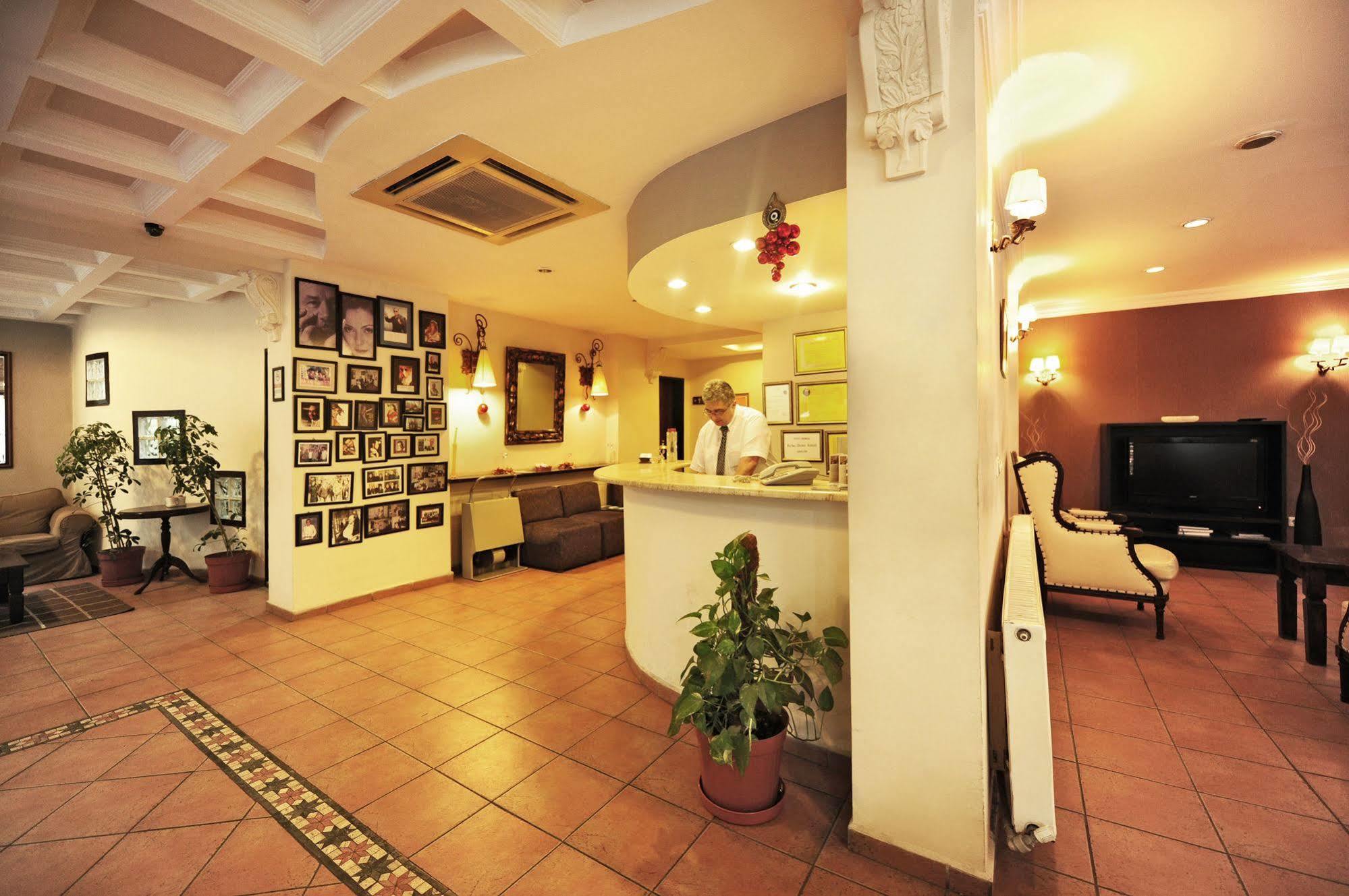 Uestuen Hotel Alsancak İzmir Extérieur photo