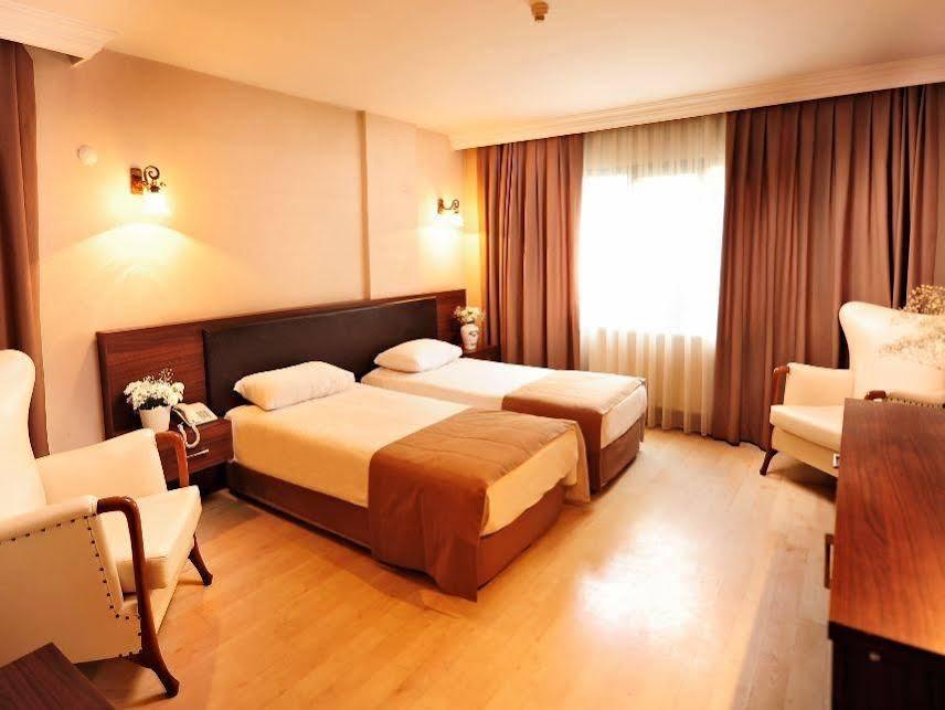 Uestuen Hotel Alsancak İzmir Extérieur photo