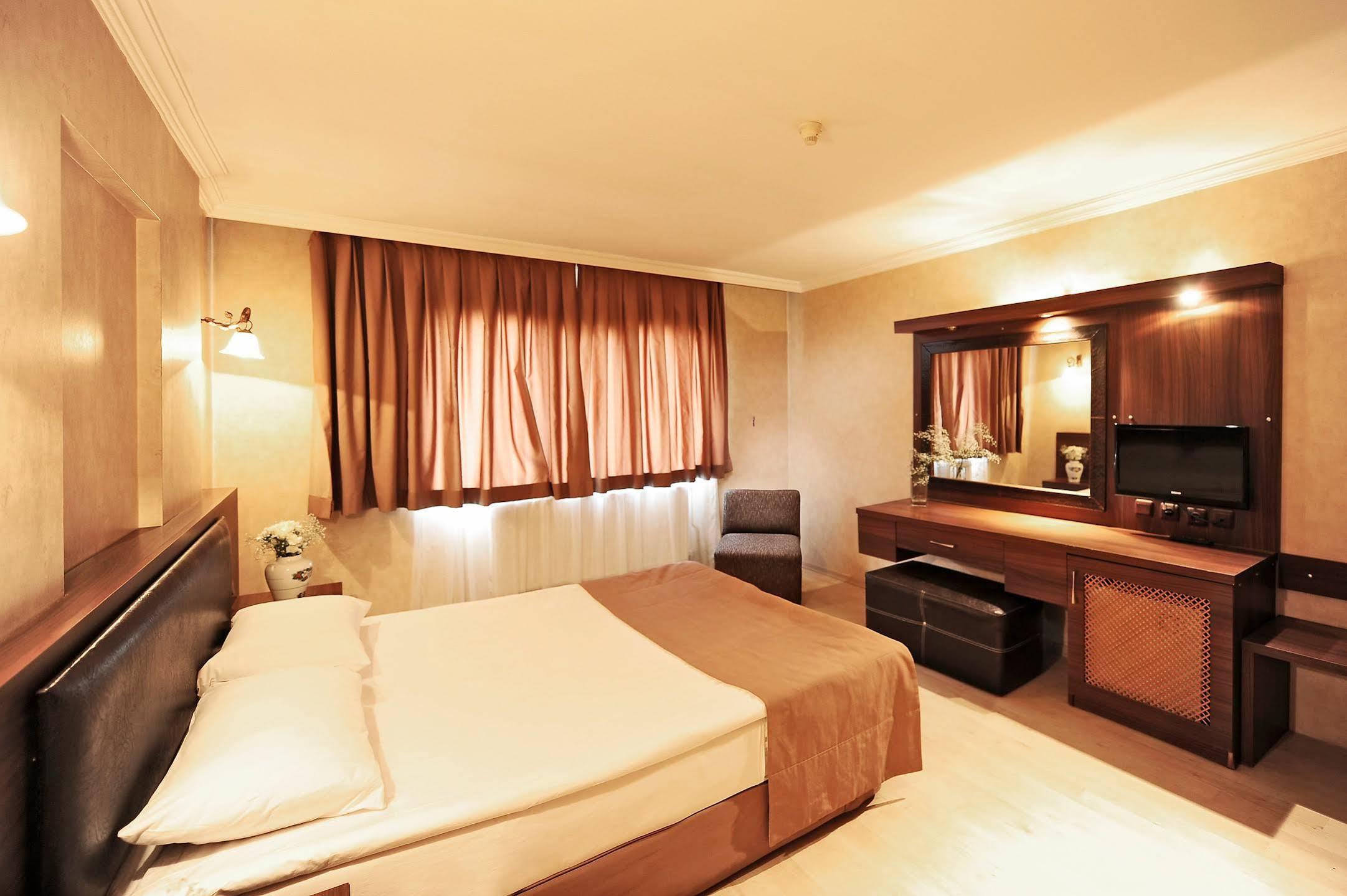 Uestuen Hotel Alsancak İzmir Extérieur photo